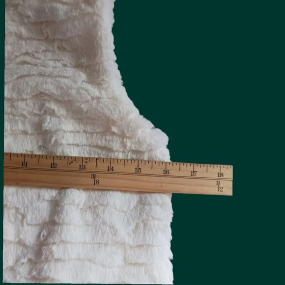 Widgeon faux fur vest with hood & zip closure size medium ivory color - Picture 5 of 12